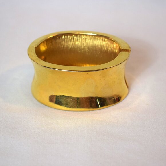 Vintage Gold Tone Wide Bangle Hinged Bracelet - Picture 3 of 5